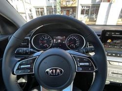 Grau Gebraucht 2020 Kia Ceed Spirit Kleinwagen | 15.500 € (Guter Preis)