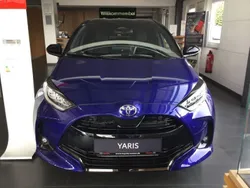 Blau Neu 2025 Toyota Yaris Hybrid Plus Limousine | 30.890 € (Fairer Preis)