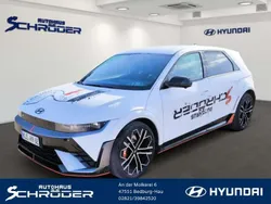 Atlas white (matt) / mat Gebraucht 2024 Hyundai Ioniq 5 SUV | 64.990 €