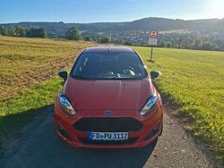 Rot Gebraucht 2014 Ford Fiesta Kleinwagen | 5.000 € (Fairer Preis)