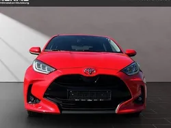 Rot Gebraucht 2022 Toyota Yaris Team Limousine | 13.990 € (Fairer Preis)