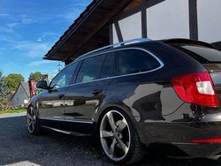 Braun Gebraucht 2012 Skoda Superb LAURIN & KLEMENT Kombi | 12.000 €