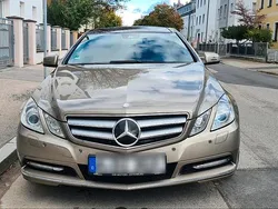 Gold Gebraucht 2011 Mercedes E350 Coupé | 11.500 €