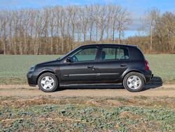 Schwarz Gebraucht 2002 Renault Clio II Kleinwagen | 1.999 € (Etwas zu teuer)
