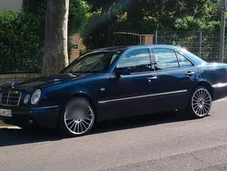 Blau Gebraucht 1995 Mercedes E230 Limousine | 7.000 €