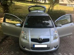 Silber Gebraucht 2006 Toyota Yaris Limousine | 3.950 € (Fairer Preis)