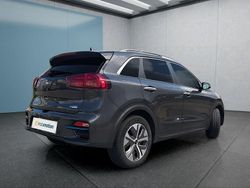 Grau Gebraucht 2020 Kia e-Niro Spirit SUV | 19.699 € (Fairer Preis)