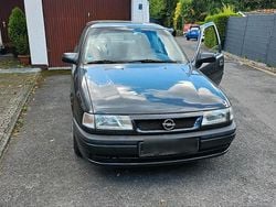 Grau Gebraucht 1995 Opel Vectra Limousine | 1.800 €