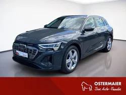 Grau Gebraucht 2024 Audi e-tron Comfort SUV | 53.325 € (Superpreis)