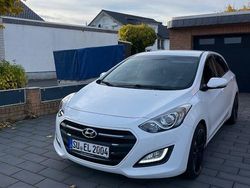 Weiß Gebraucht 2015 Hyundai i30 Classic Limousine | 8.500 € (Etwas zu teuer)