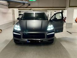 Grau Gebraucht 2019 Porsche Cayenne Turbo Sport SUV | 74.400 € (Teuer)