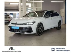 Oryxweiß perlmutteffekt Gebraucht 2024 VW Passat R-line Kombi | 48.200 € (Fairer Preis)