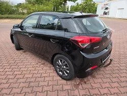 Schwarz Gebraucht 2017 Hyundai i20 YES! Limousine | 8.300 € (Fairer Preis)