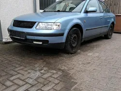 Blau Gebraucht 1999 VW Passat Limousine | 900 € (Fairer Preis)