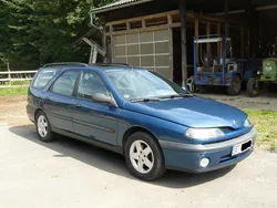 Blau Gebraucht 1999 Renault Laguna Kombi | 1.350 €