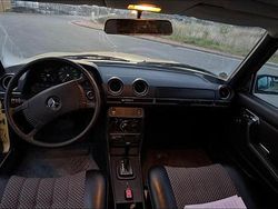 Gelb Gebraucht 1977 Mercedes 230 Limousine | 7.500 €