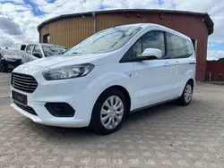 Weiß Gebraucht 2021 Ford Tourneo Courier Van / Kleinbus | 9.490 € (Fairer Preis)