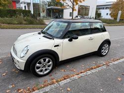 Weiß Gebraucht 2005 Mini Cooper Coupé Coupé | 1.899 € (Etwas zu teuer)