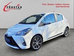 Schneeweiß Gebraucht 2018 Toyota Yaris Hybrid Basis Limousine | 15.780 € (Fairer Preis)