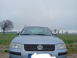 Blau Gebraucht 2001 VW Passat Limousine | 2.500 € (Etwas zu teuer)