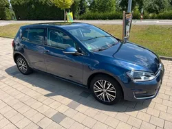 Blau Gebraucht 2016 VW Golf VII Allstar Limousine | 9.500 € (Fairer Preis)