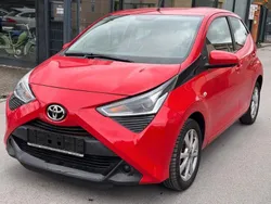 Rot Gebraucht 2021 Toyota Aygo X-play Kleinwagen | 9.399 € (Fairer Preis)