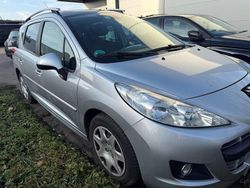 Aluminiumgrau/metallic Gebraucht 2012 Peugeot 207 Family Kombi | 3.750 € (Etwas zu teuer)