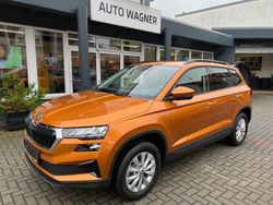 Phoenixorange metallic Gebraucht 2024 Skoda Karoq Fresh SUV | 32.490 € (Fairer Preis)