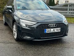 Grau Gebraucht 2023 Audi A3 Sportback Basis Limousine | 30.900 € (Fairer Preis)
