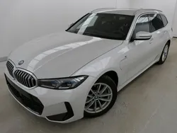 Weiß Gebraucht 2023 BMW 330e M Sport Kombi | 38.890 € (Fairer Preis)