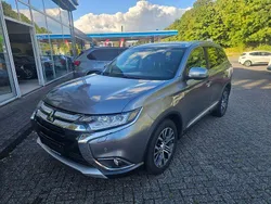 Grau Gebraucht 2017 Mitsubishi Outlander Diamant Edition SUV | 15.750 € (Fairer Preis)