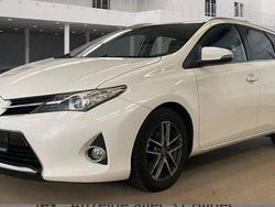 Weiß Gebraucht 2015 Toyota Auris Touring Sports Edition Kombi | 6.999 € (Fairer Preis)