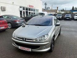 Grau Gebraucht 2004 Peugeot 206 CC Roland Garros Cabrio | 2.650 € (Fairer Preis)