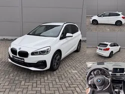 Weiß Gebraucht 2019 BMW 218 Active Tourer Sport Line Van / Kleinbus | 17.990 € (Fairer Preis)