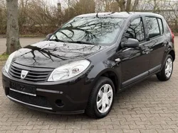 Schwarz Gebraucht 2010 Dacia Sandero Kleinwagen | 2.180 € (Fairer Preis)