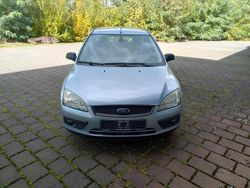 Blau Gebraucht 2005 Ford Focus Kombi | 500 € (Superpreis)