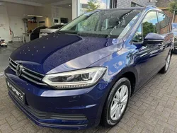 Blau Gebraucht 2024 VW Touran Comfortline Van / Kleinbus | 29.990 € (Fairer Preis)