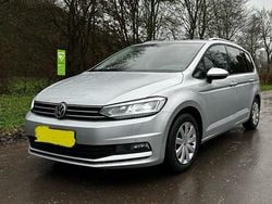 Grün Gebraucht 2017 VW Touran Sound Van / Kleinbus | 18.900 € (Teuer)