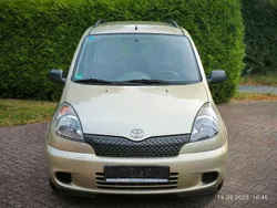 Gold Gebraucht 2002 Toyota Yaris Verso Sol Van / Kleinbus | 2.999 € (Etwas zu teuer)