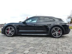 Tiefschwarzmetallic Gebraucht 2021 Porsche Taycan Cross Turismo Limousine | 63.189 €