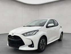 Weiß Neu 2025 Toyota Yaris Hybrid Comfort Limousine | 23.590 € (Guter Preis)