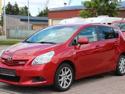 Rot Gebraucht 2013 Toyota Verso Van / Kleinbus | 4.790 € (Fairer Preis)