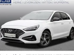 Weiß Gebraucht 2020 Hyundai i30 Intro Edition Limousine | 16.444 € (Guter Preis)