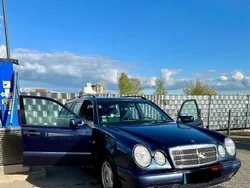 Blau Gebraucht 1995 Mercedes E230 Kombi | 2.950 €