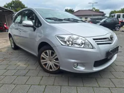 Silber Gebraucht 2011 Toyota Auris Edition Limousine | 5.600 € (Fairer Preis)