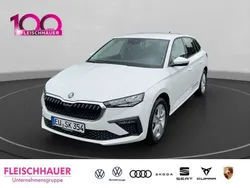 Weiss Gebraucht 2024 Skoda Scala Essence Kleinwagen | 18.990 € (Fairer Preis)