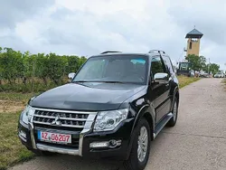 Schwarz Gebraucht 2016 Mitsubishi Pajero Top SUV | 31.700 € (Fairer Preis)