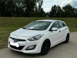 Weiß Gebraucht 2013 Hyundai i30 Limousine | 7.100 € (Fairer Preis)