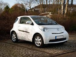 Weiß Gebraucht 2011 Toyota iQ Kleinwagen | 5.800 € (Fairer Preis)