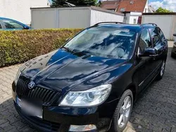 Schwarz Gebraucht 2013 Skoda Octavia Ambition Kombi | 9.000 € (Fairer Preis)